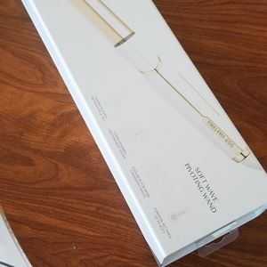 Soft wave pivoting wand